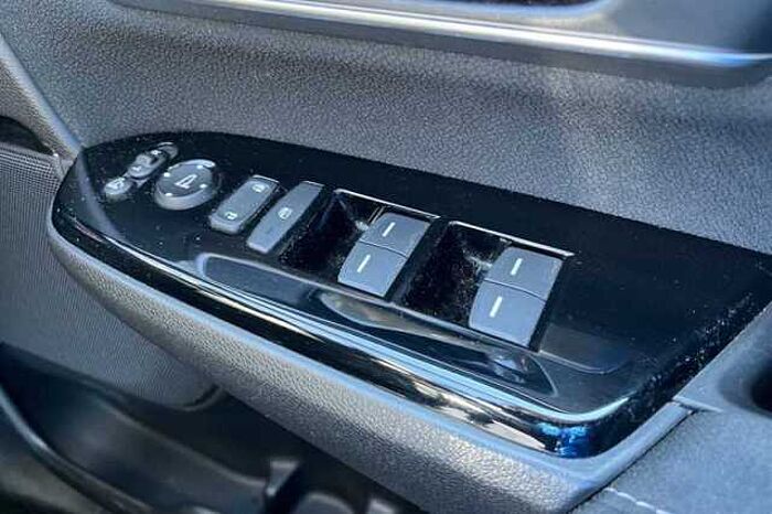 Honda CR-V Hybrid 2.0 I-MMD HYBRID SE 2WD 5DR ECVT 
